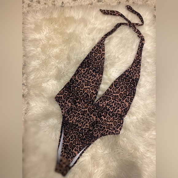 NEW never worn!* size medium animal print one piece - Picture 2 of 8